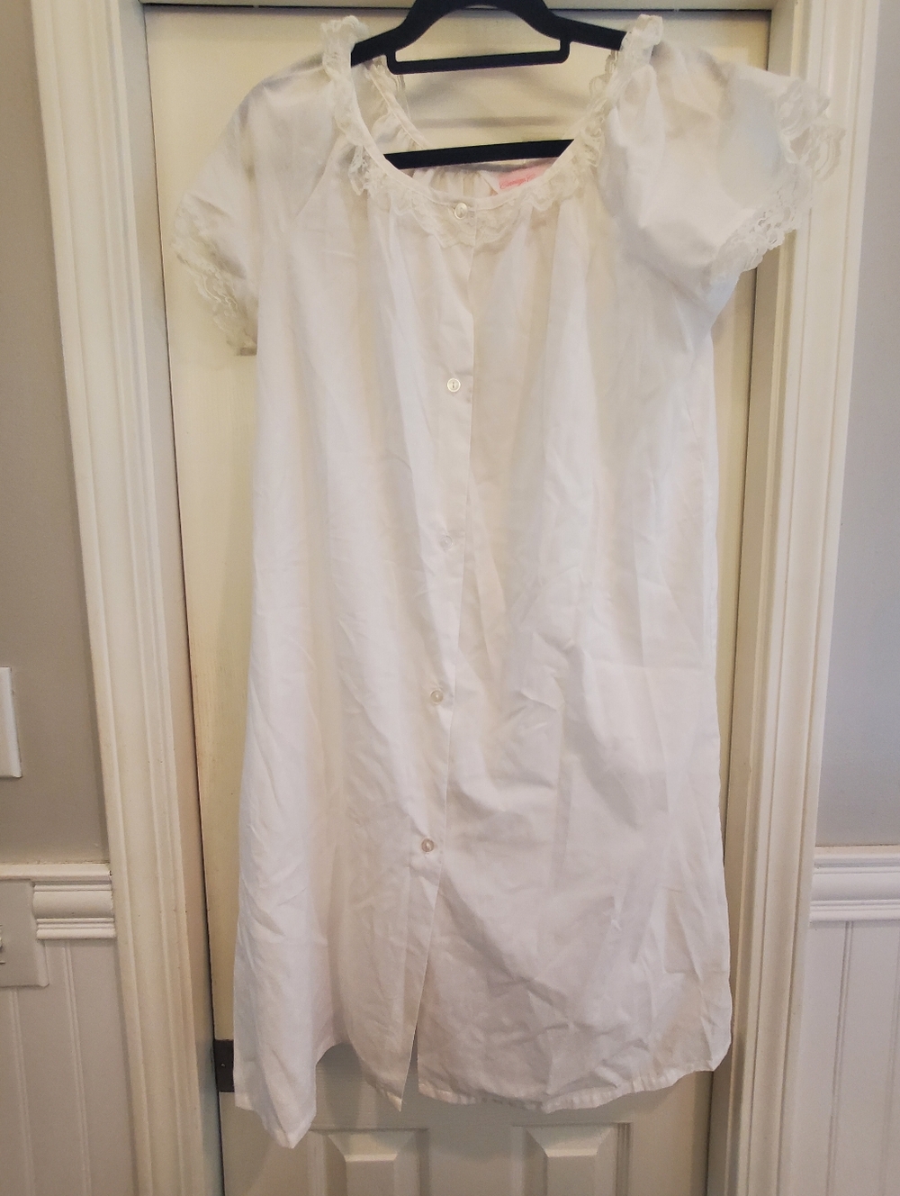 Vintage Carriage Court White Button-Front Nightgown with Lace Trim Size S